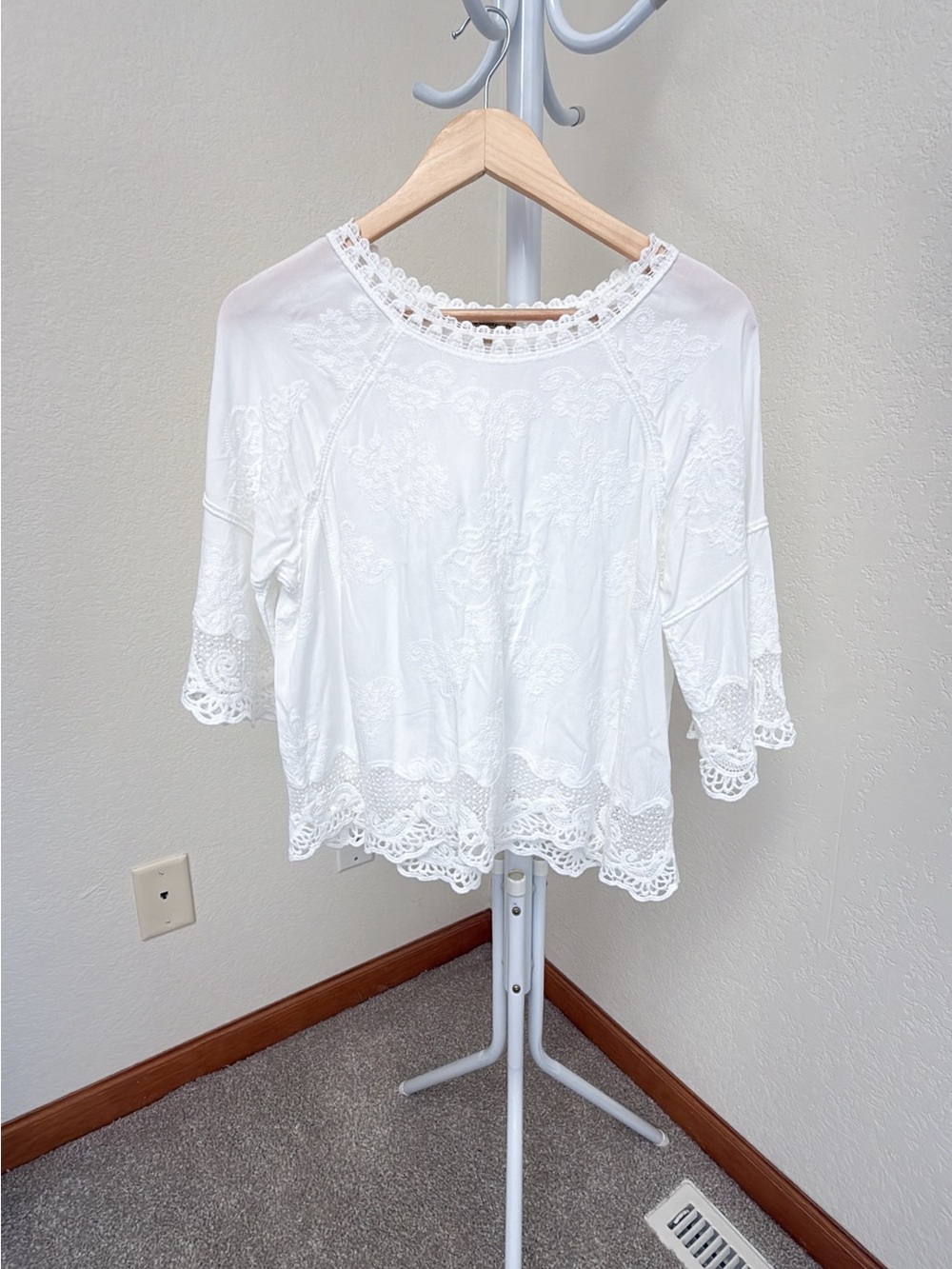 Democracy White Lace-Trim Embroidered Peasant Blouse - Picture 2 of 7